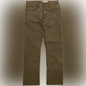 Wrangler pants, color olive green
